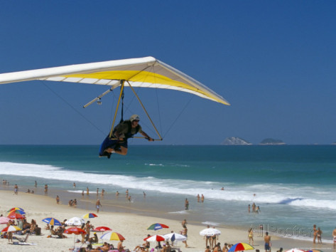 https://d3r8gwkgo0io6y.cloudfront.net/upload/marco-simoni-hang-glider-landing-on-pepino-beach-rio-de-janeiro-brazil-south-america (1).jpg